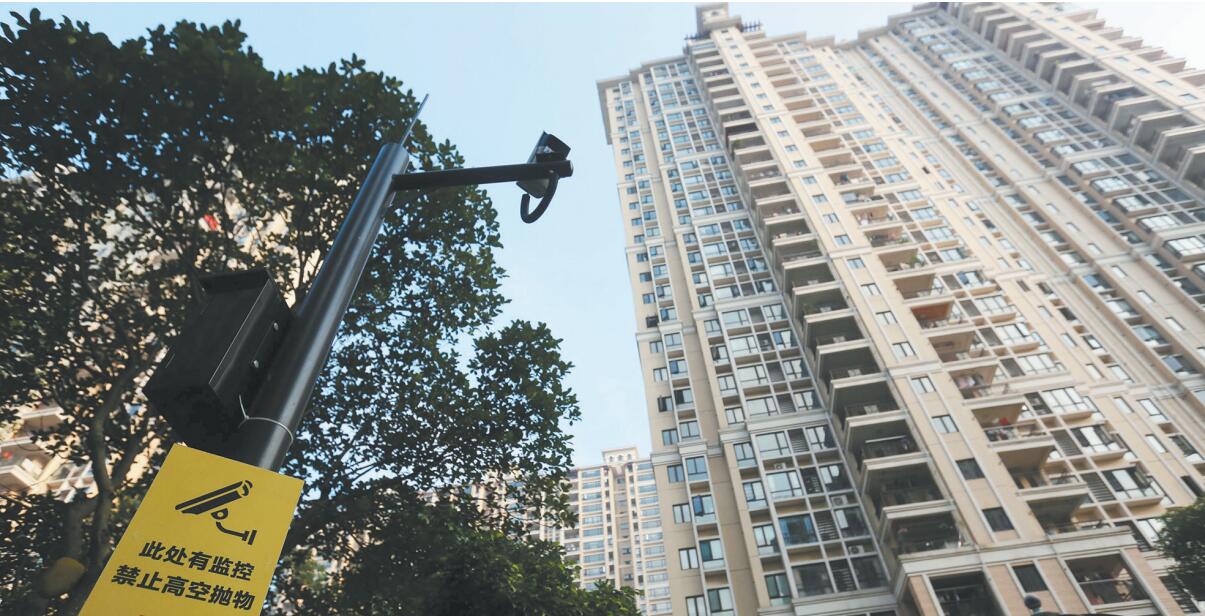 小區里安裝的監控高空拋物攝像頭。.jpg
