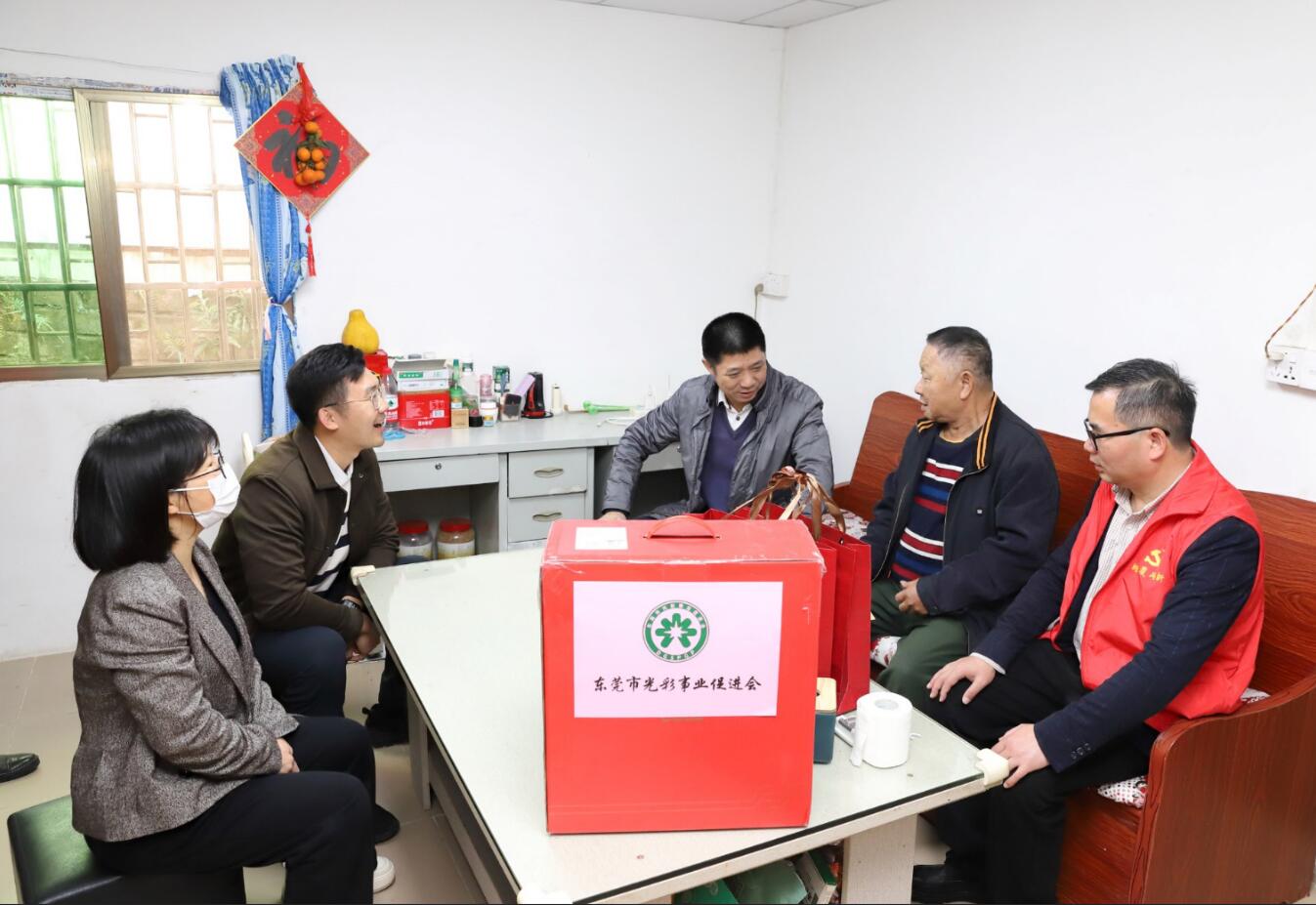 三正房地產黨支部開展新春走訪慰問困難群眾活動